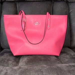 🩷🍓🩷NWT GORGEOUS COACH CRSGR CITY ZIP TOTE PURSE IN STRAWBERRY PINK🩷🍓🩷